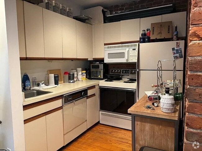 Building Photo - 38 Charter St Unit 3R Rental