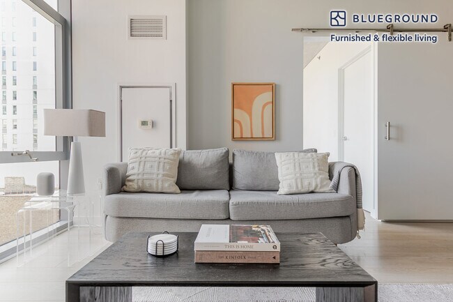 Photo - 311 W Illinois St Unit FL6-ID1247