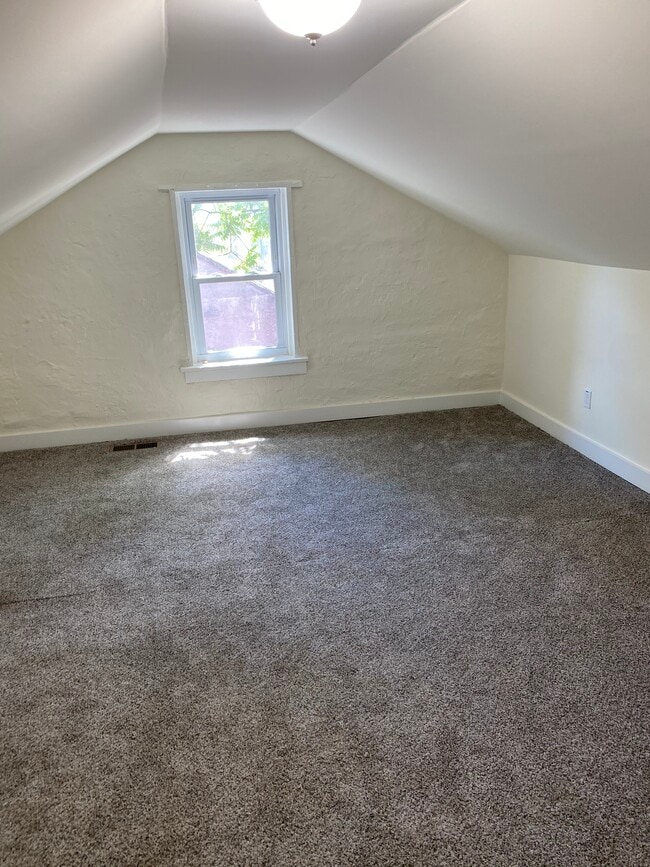 Photo - 323 Chestnut St