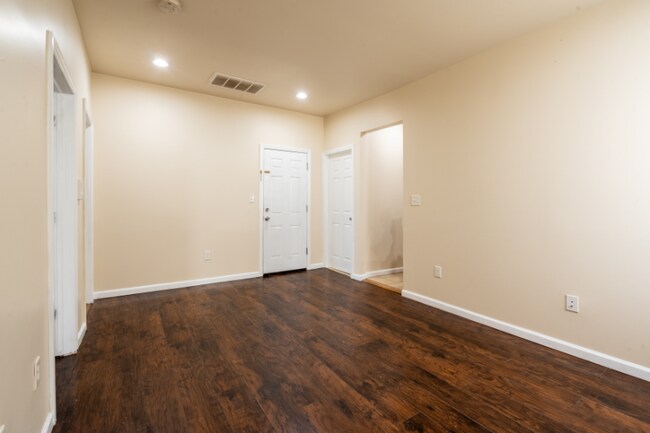 Photo - 467 Hawthorne Ave Unidad 2