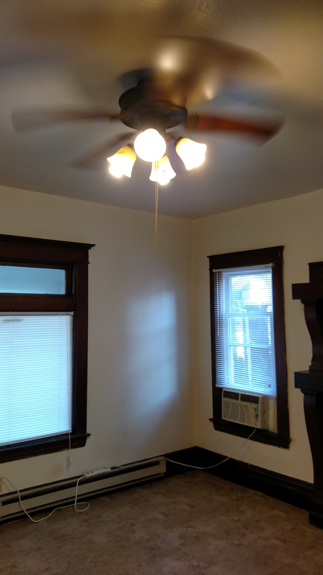 Photo - 814 E Brady St Apartments Unit 1