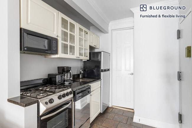 Photo - 118 Christopher St Unidad FL2-ID2075