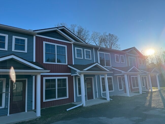 Building Photo - 6 Locust Ave