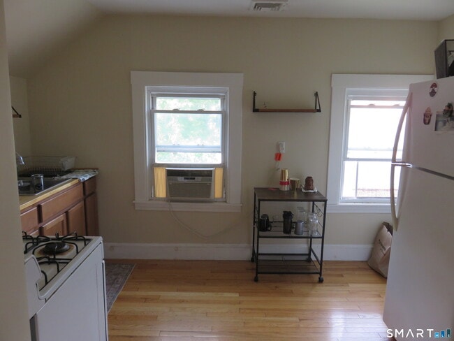 Building Photo - 110 Lawrence St Unit 3rd Flr