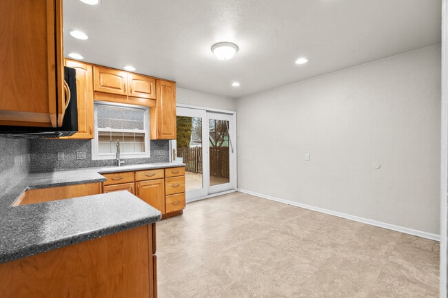 Photo - 511 Continental Blvd