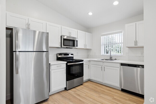 4525 28th St - 2BR, 2BA - 1,083SF - Kitchen