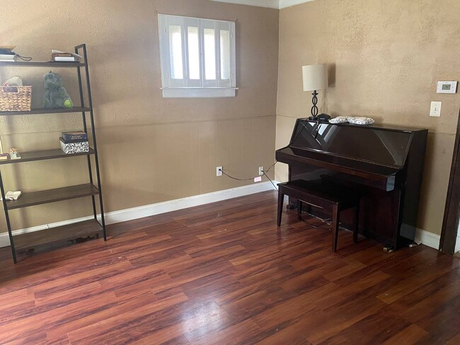 Photo - 974 Boston Ave