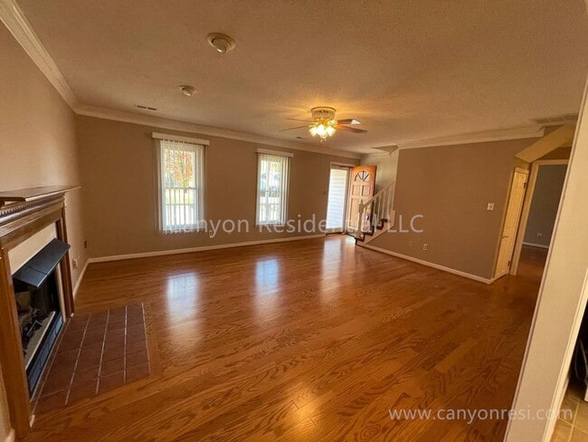Photo - Beautiful 3b2b, ready to move in!