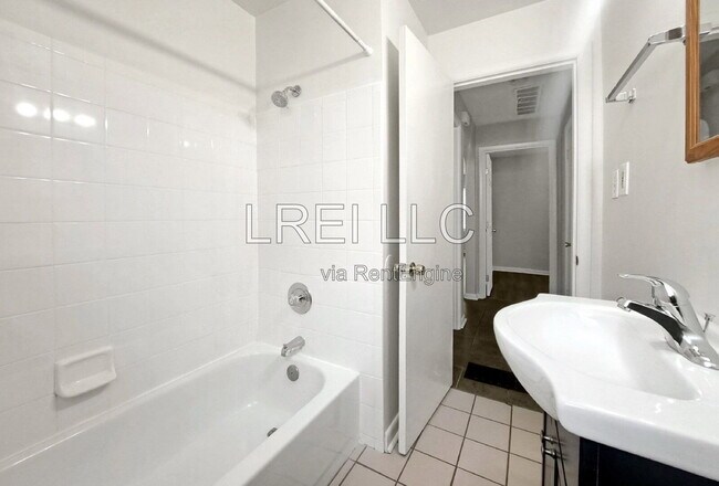 Photo - 2404 Thomas Ave