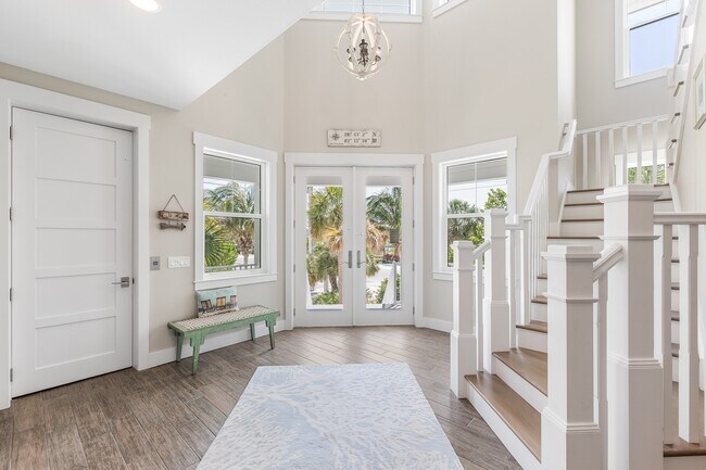 Photo - 305 Barbarossa St