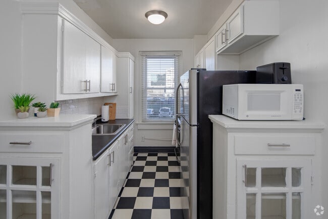 Studio - 550SF - Kitchen - The Lee Apartments
