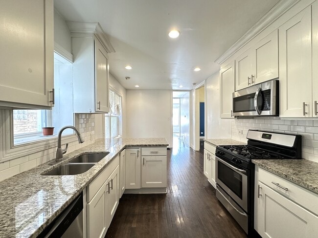 Photo - 1621 N McVicker Ave Unit 2
