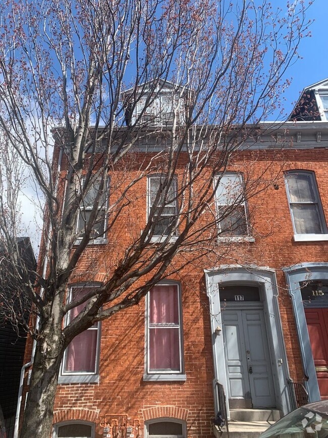 Building Photo - Huge 4 Bedroom Apt-York City SD