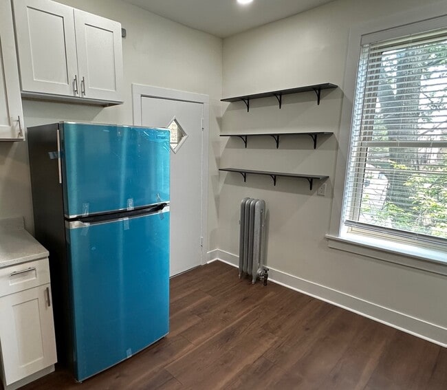 Kitchen - 1417 W Albion Ave Unit 2