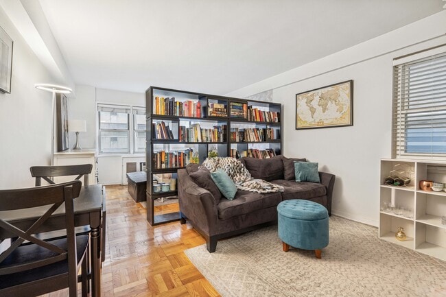 Building Photo - 321 E 45th St