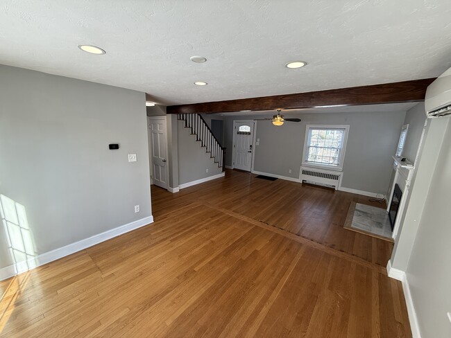 Photo - 23 Tiverton Pky