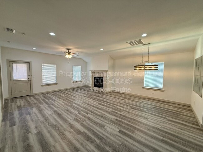 Photo - 6830 54th St