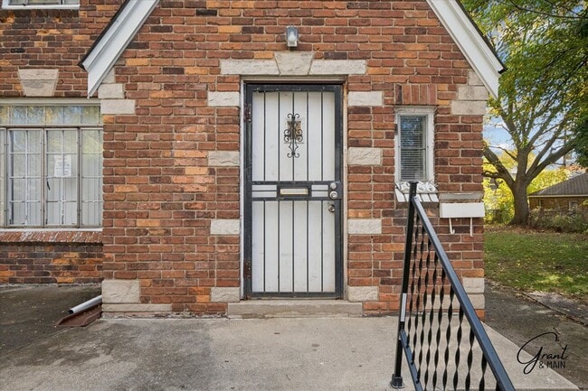 Photo - $1,200 - Large East Side 3 Bedroom