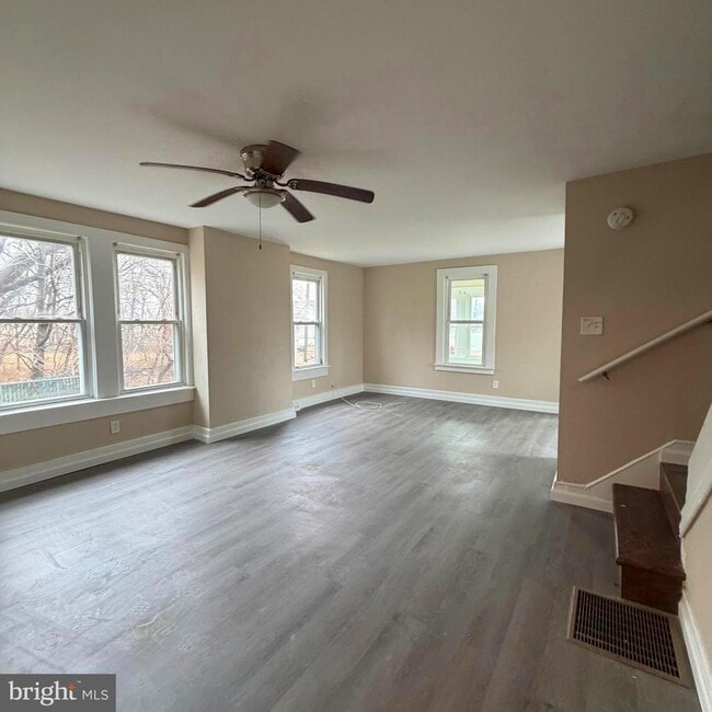 Building Photo - 1265 Walter Ave