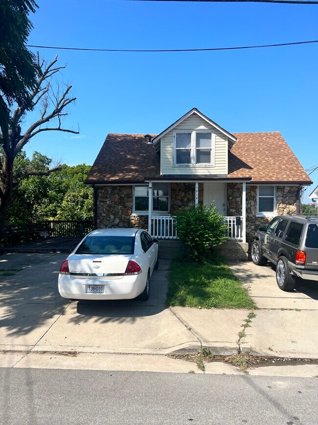 Duplex Front - 1014 Saint Marys Blvd Apartments Unit A