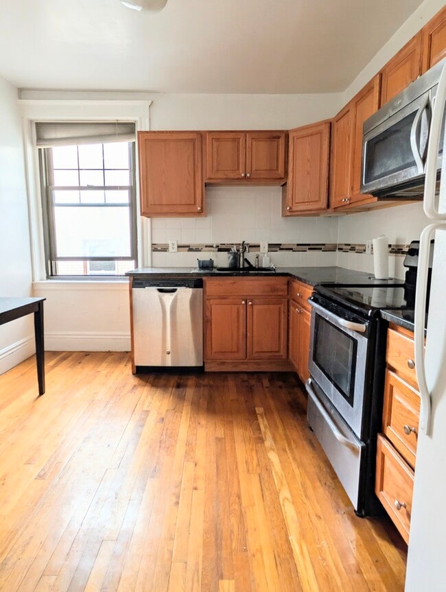 Building Photo - 1754 Commonwealth Ave Unit 11
