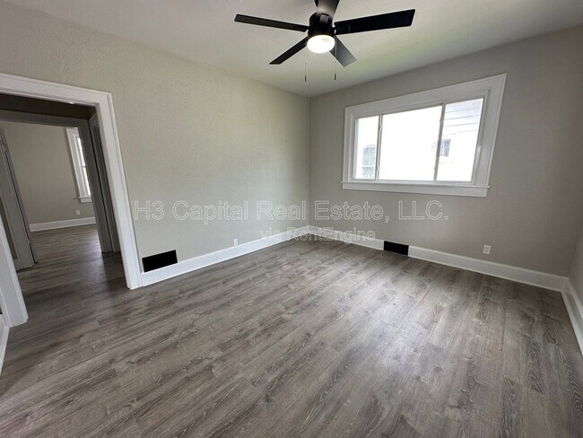 Photo - 855 E Acton Ave