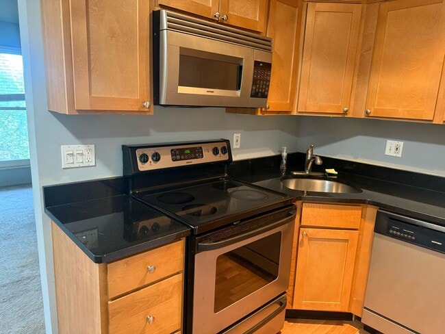 Building Photo - 2 Bed/1 Bath Condo in Ladue School District!
