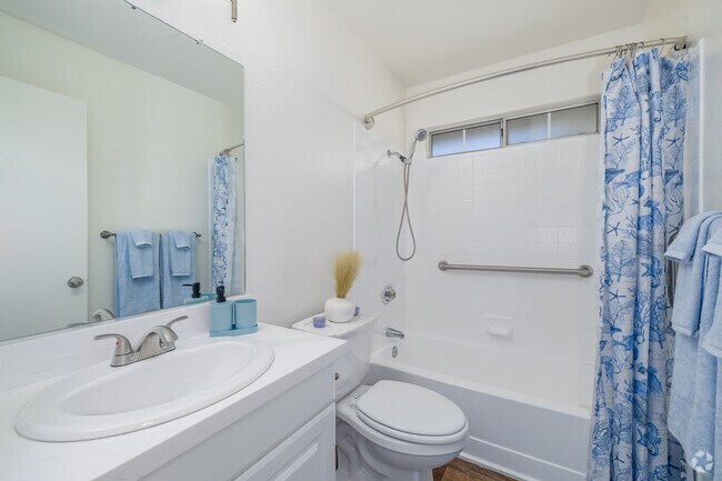 2BR, 2BA - 1000SF - Second Bathroom