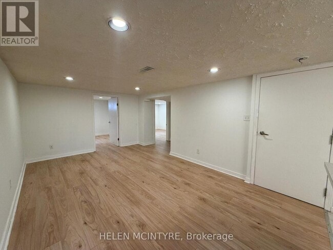 Photo - 34 Dunning Crescent