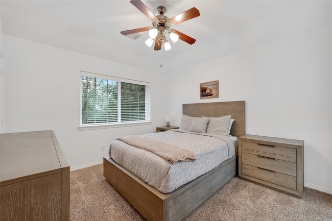 Building Photo - 66 S Longsford Cir