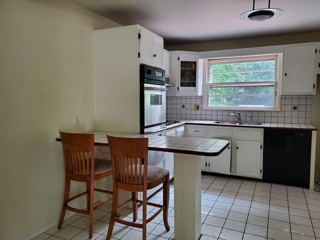 New Appliances w Gourmet Cooktop