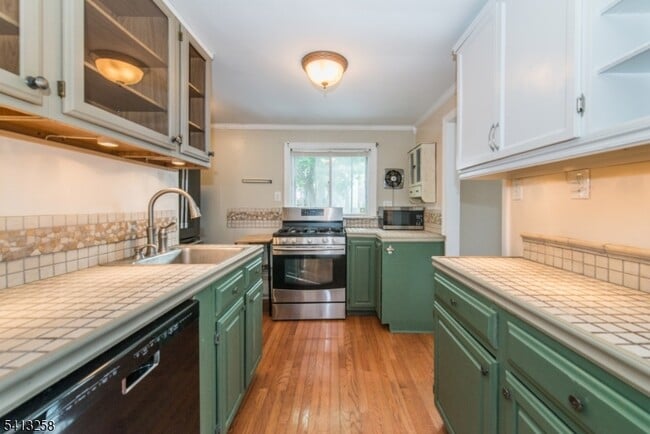 Photo - 37 Embury Pl