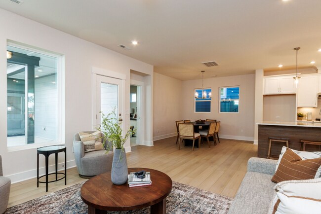 Photo - 339 Parkland Dr