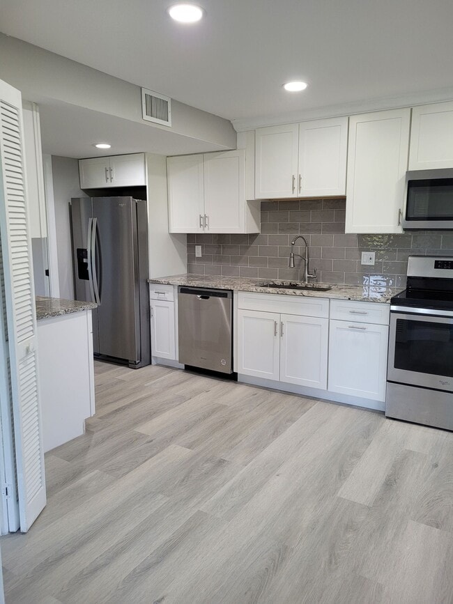 Building Photo - 4770 Fountains Dr S Unit 301 Rental