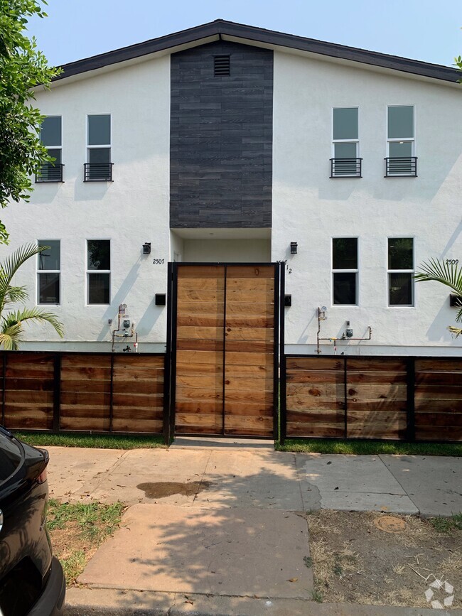 Building Photo - 2507 Cincinnati St Rental