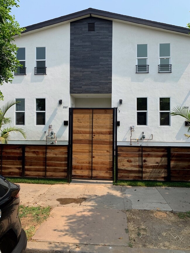 Photo - 2507 Cincinnati St Townhome