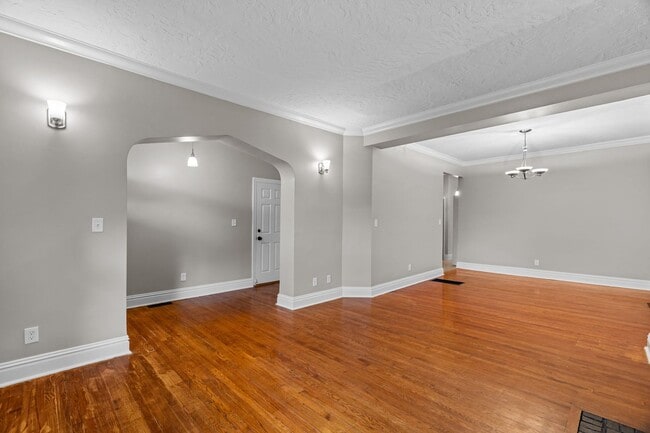 Building Photo - 5783 McPherson Ave Unit 1FL