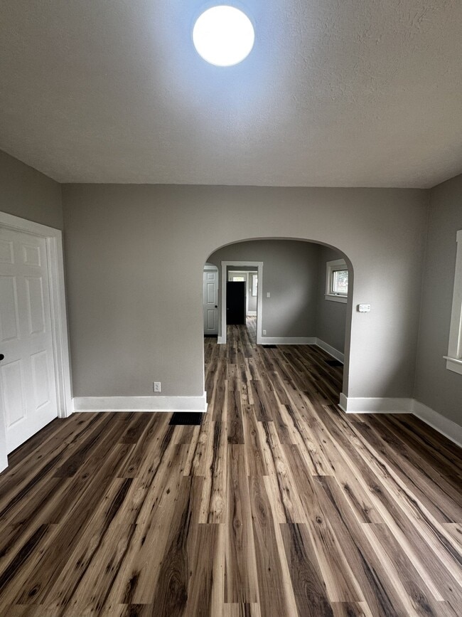 Photo - 212 Ludlow Rd