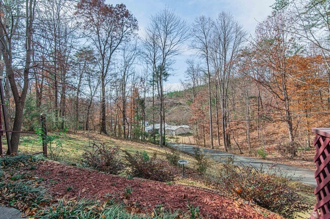 Photo - 1748 Paulas Huskey Cir