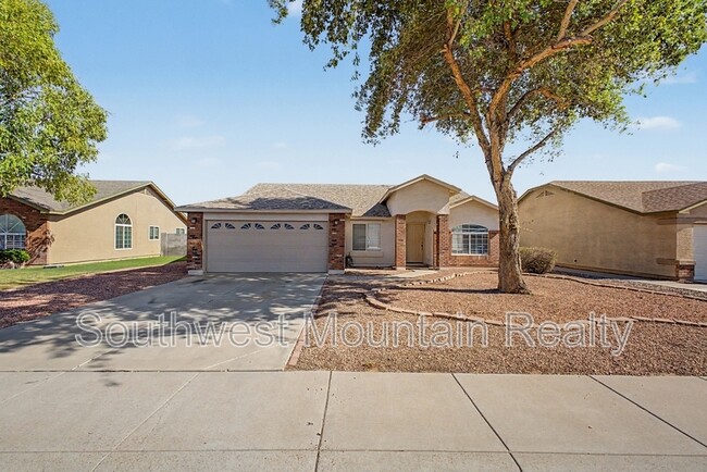 2272 E Remington Pl