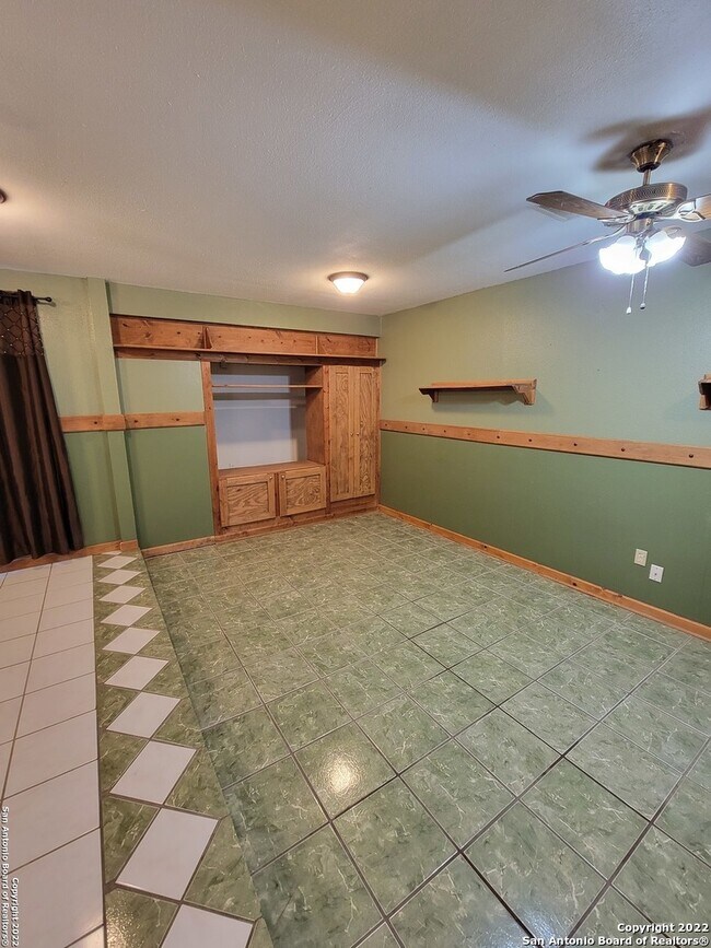 Photo - 483 Anton Dr