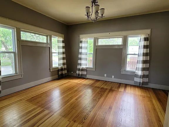 Photo - "Spacious 5-Bedroom Retreat with Fireplace Charm on S Broadway!"