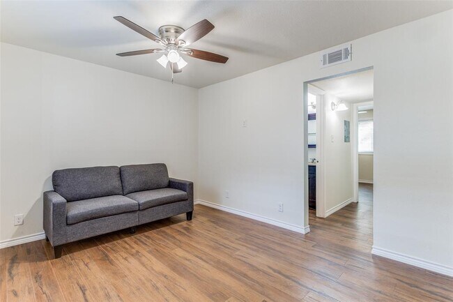 Photo - 2401 Manor Rd Unit 113