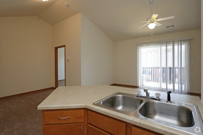 1BR, 1BA - 808SF - Kitchen - Southern Winds Apartments