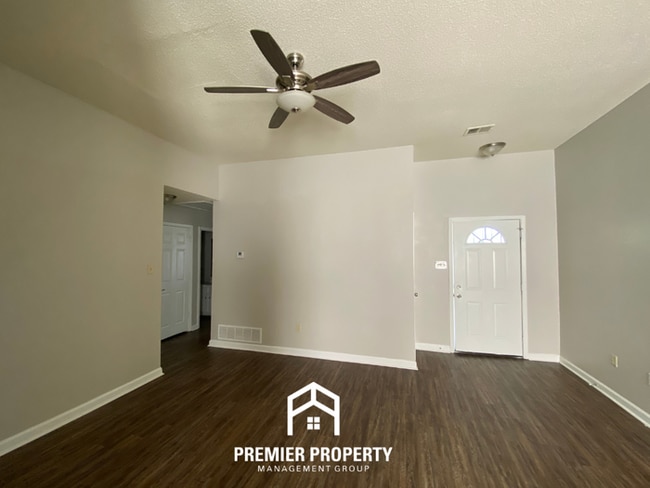 Photo - Charming 3BR/2BA Memphis Home with Vaulted Ceilings & Hardwood Floors!