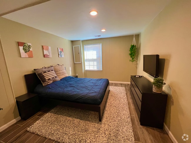Building Photo - 3962 Wilcoxson Dr Unit Patio Suite Rental