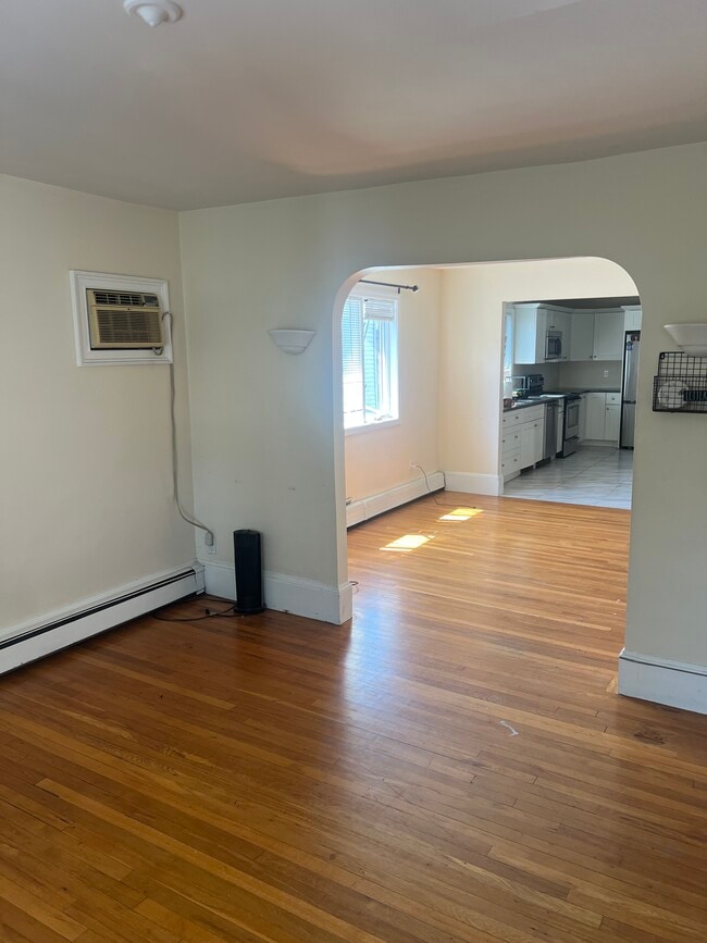 Building Photo - 121 Clarence St Unit 1