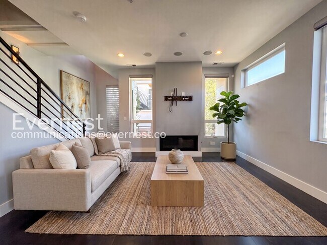 3444 Navajo St