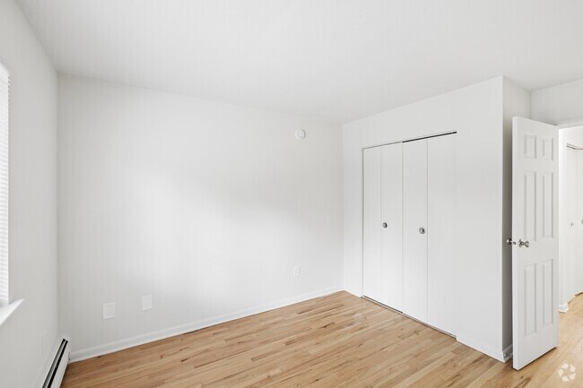 1BR, 1BA - 800SF - Bedroom