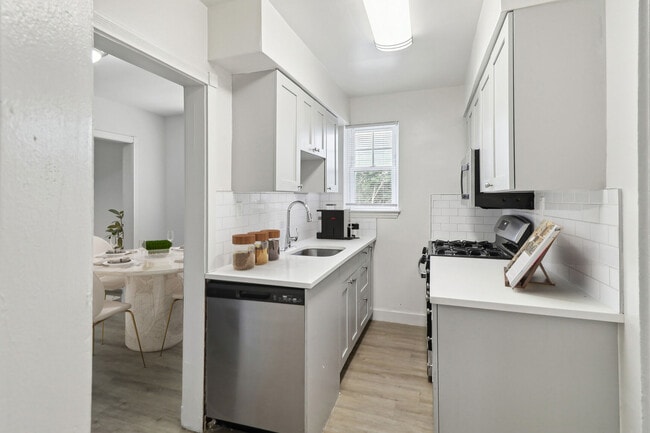 Kitchen/ Dining Room